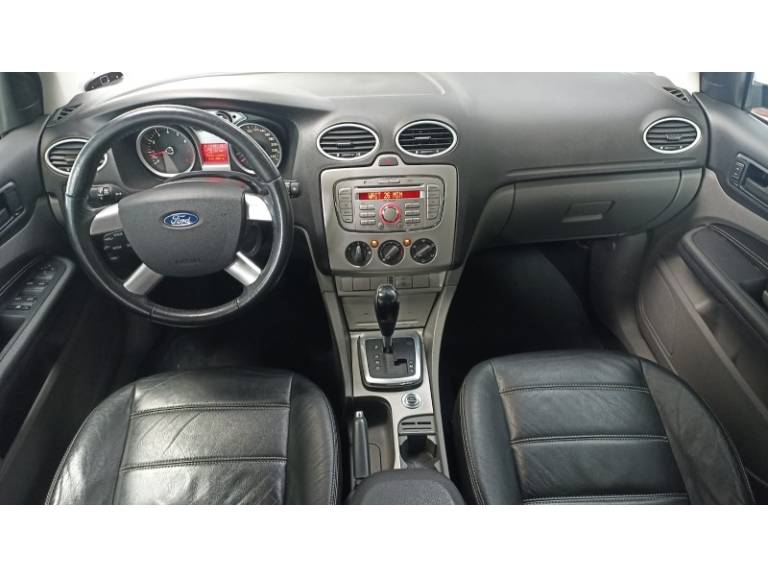 FORD - FOCUS - 2012/2013 - Branca - R$ 45.900,00