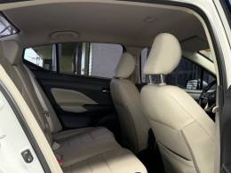 NISSAN - VERSA - 2023/2024 - Branca - R$ 105.900,00