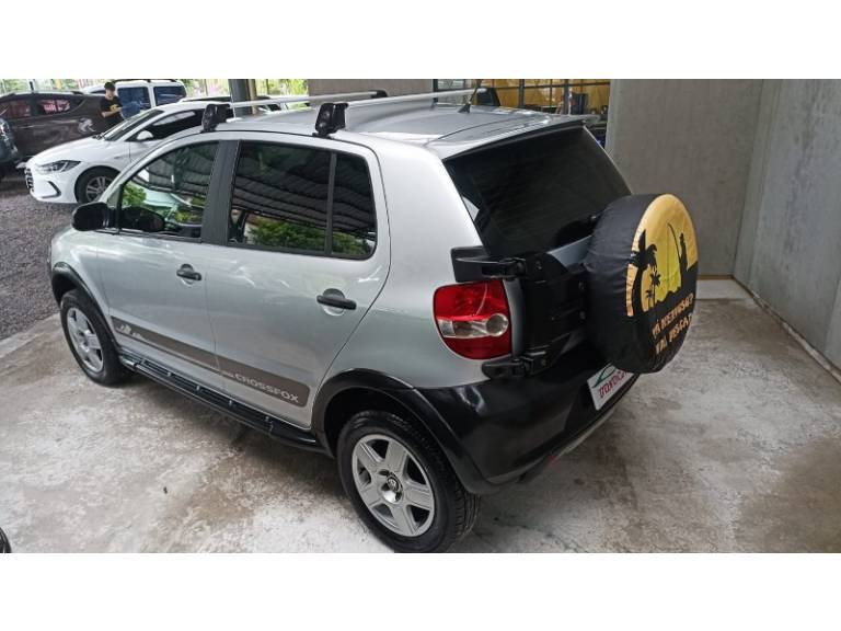 VOLKSWAGEN - CROSSFOX - 2010/2010 - Prata - R$ 37.900,00