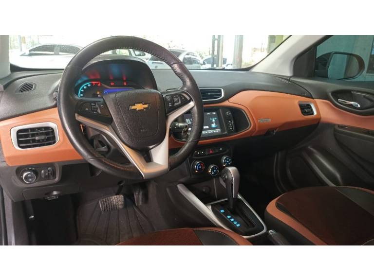 CHEVROLET - ONIX - 2018/2018 - Branca - R$ 68.900,00