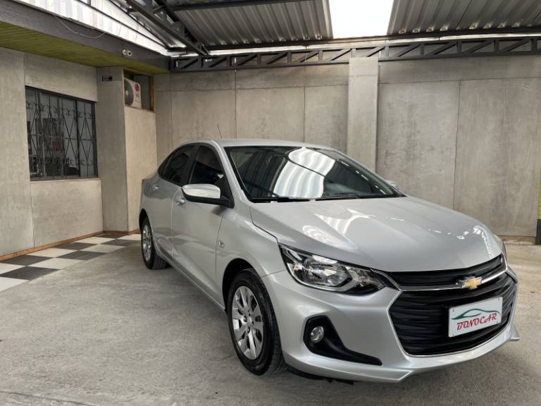 CHEVROLET - ONIX - 2022/2023 - Prata - R$ 65.900,00