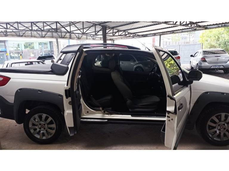 FIAT - STRADA - 2015/2015 - Branca - R$ 69.900,00