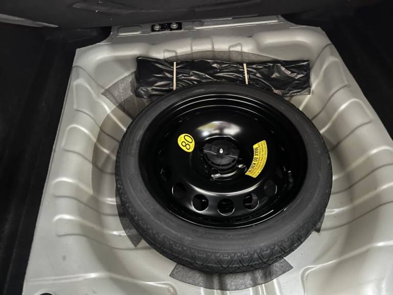 CHEVROLET - ONIX - 2022/2023 - Prata - R$ 65.900,00