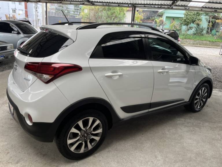 HYUNDAI - HB20X - 2016/2016 - Branca - R$ 65.900,00