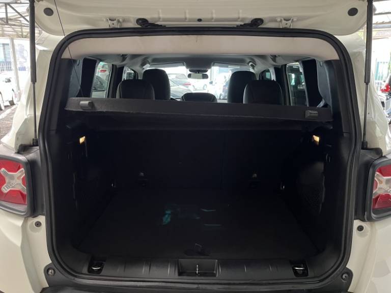 JEEP - RENEGADE - 2018/2019 - Branca - R$ 78.900,00