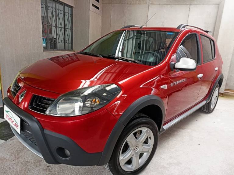 RENAULT - SANDERO - 2010/2011 - Vermelha - R$ 35.900,00