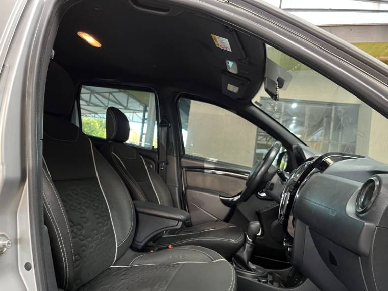 RENAULT - DUSTER OROCH - 2016/2017 - Prata - R$ 74.900,00