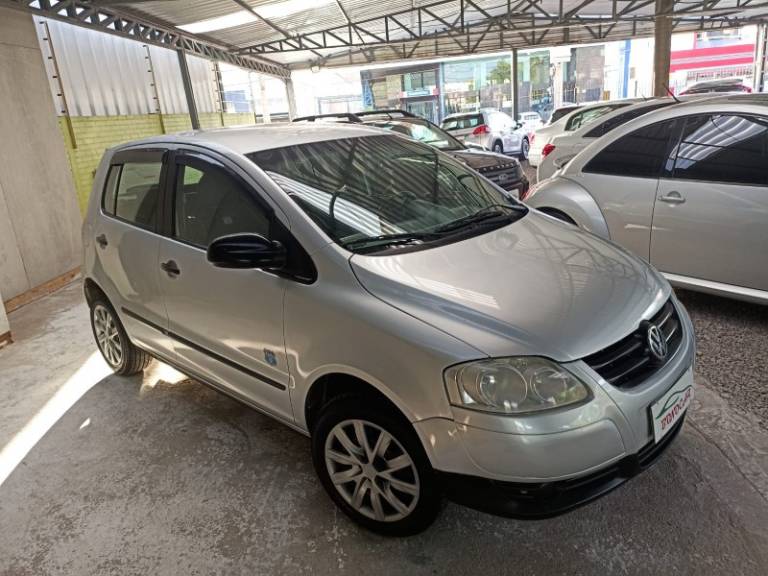 VOLKSWAGEN - FOX - 2007/2008 - Prata - R$ 25.900,00