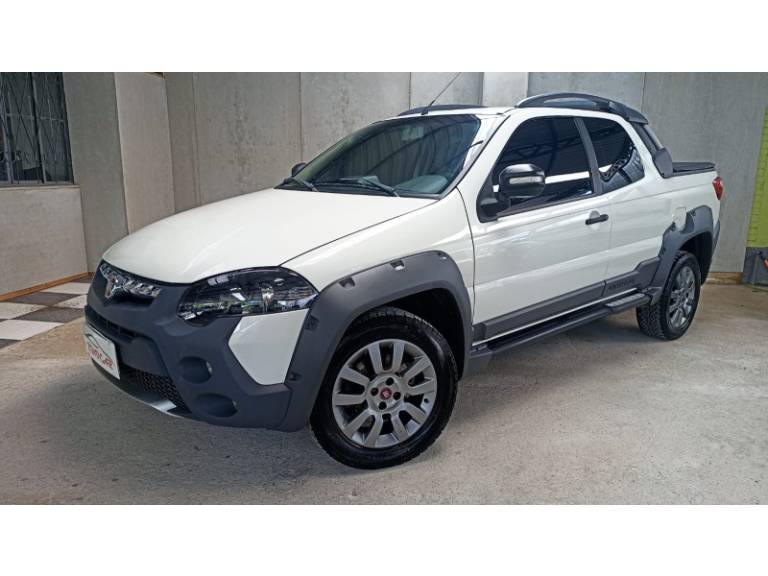 FIAT - STRADA - 2015/2015 - Branca - R$ 69.900,00