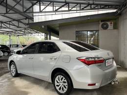 TOYOTA - COROLLA - 2017/2018 - Prata - R$ 89.900,00