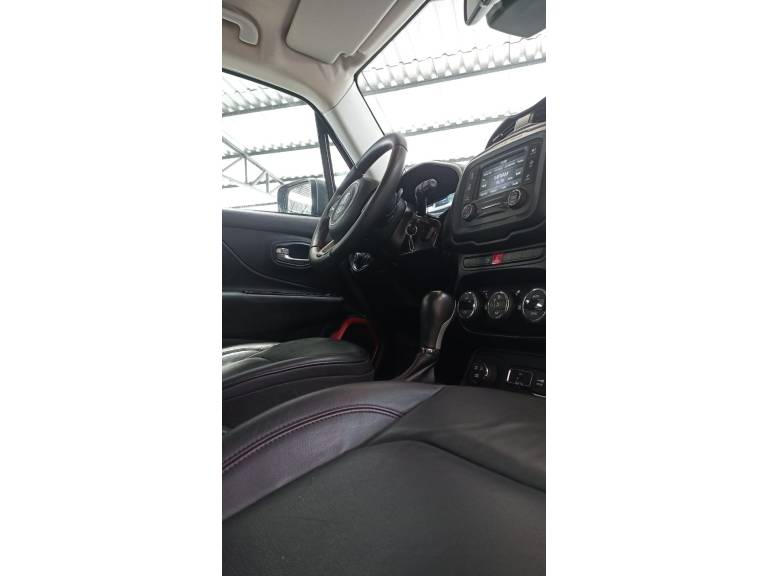 JEEP - RENEGADE - 2015/2016 - Preta - R$ 77.900,00