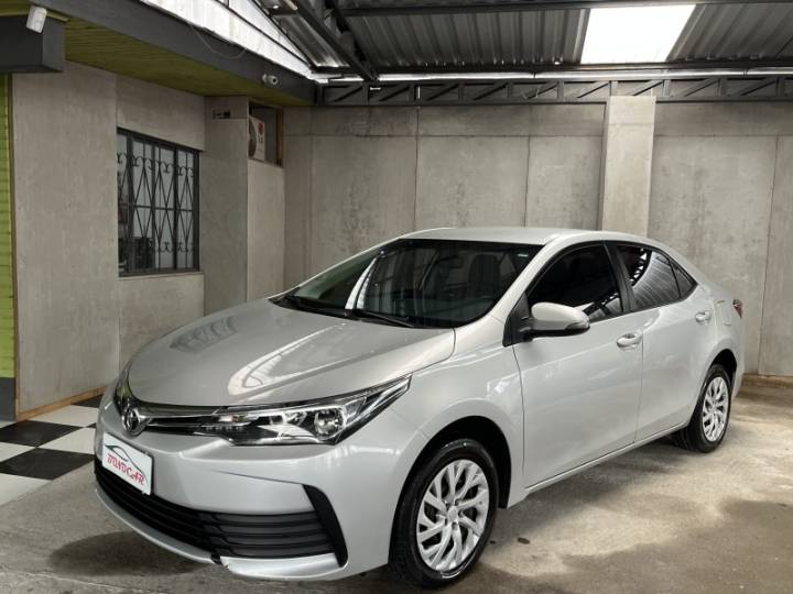 TOYOTA - COROLLA - 2017/2018 - Prata - R$ 89.900,00