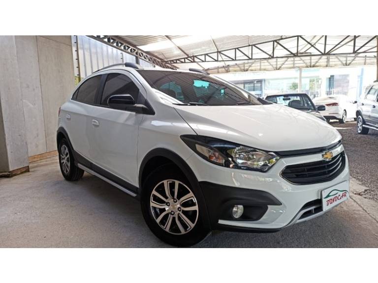 CHEVROLET - ONIX - 2018/2018 - Branca - R$ 68.900,00