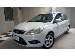FORD - FOCUS - 2012/2013 - Branca - R$ 45.900,00