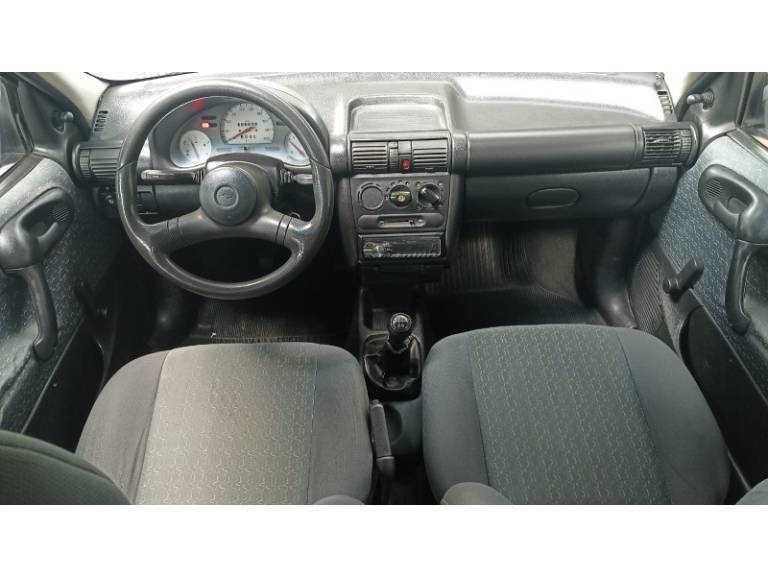 CHEVROLET - CORSA - 2001/2001 - Verde - R$ 15.000,00