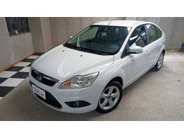 FORD - FOCUS - 2012/2013 - Branca - R$ 45.900,00