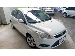 FORD - FOCUS - 2012/2013 - Branca - R$ 45.900,00