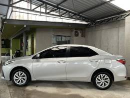 TOYOTA - COROLLA - 2017/2018 - Prata - R$ 89.900,00