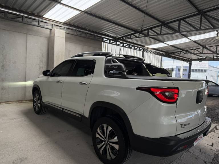 FIAT - TORO - 2024/2024 - Branca - R$ 142.900,00