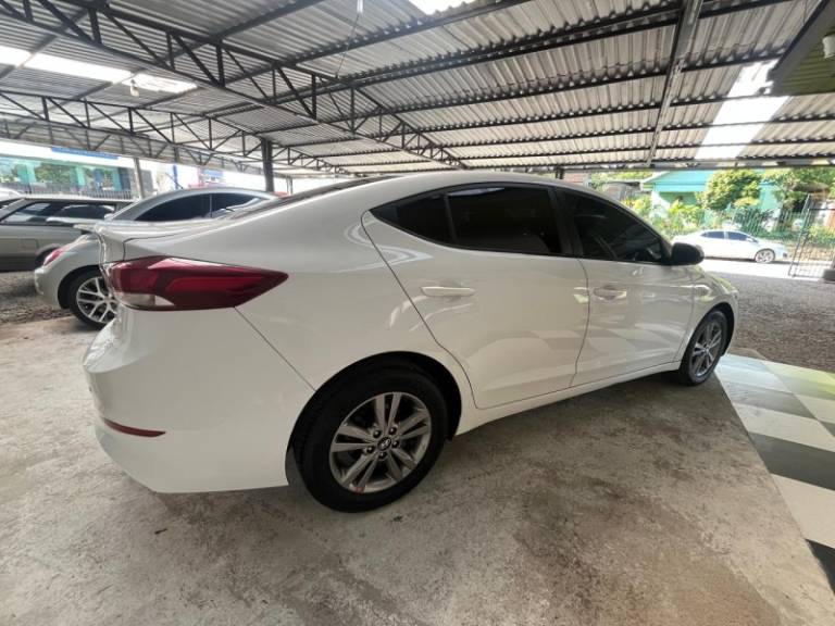 HYUNDAI - ELANTRA - 2016/2017 - Branca - R$ 76.900,00
