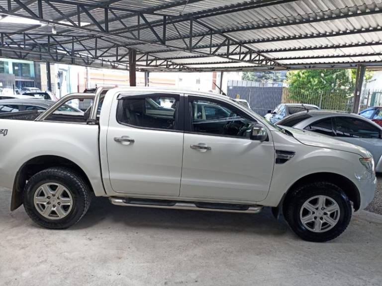 FORD - RANGER - 2014/2014 - Branca - R$ 108.900,00