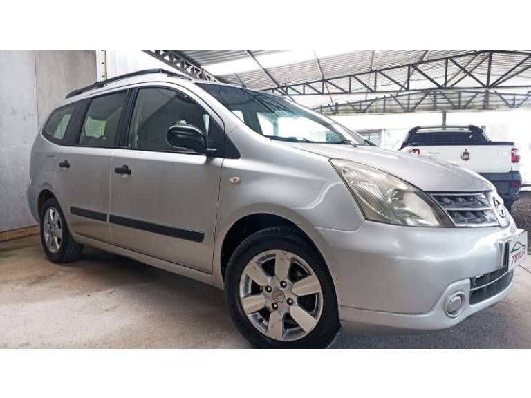 NISSAN - GRAND LIVINA - 2011/2012 - Prata - R$ 39.900,00