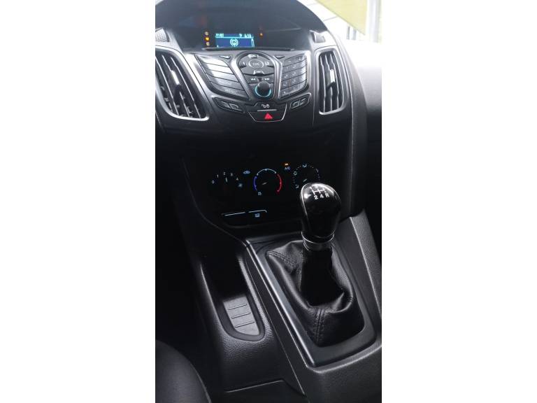 FORD - FOCUS - 2015/2015 - Prata - R$ 55.900,00