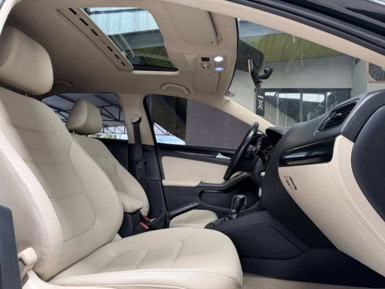 VOLKSWAGEN - JETTA - 2013/2013 - Preta - R$ 64.900,00