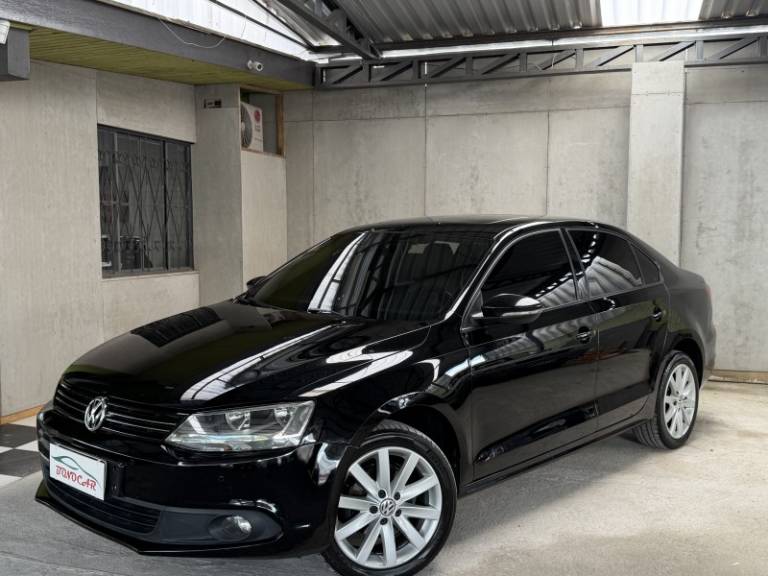 VOLKSWAGEN - JETTA - 2013/2013 - Preta - R$ 64.900,00