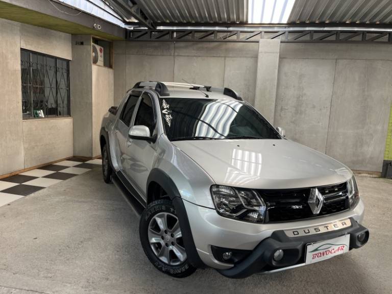 RENAULT - DUSTER OROCH - 2016/2017 - Prata - R$ 74.900,00