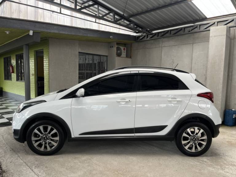 HYUNDAI - HB20X - 2016/2016 - Branca - R$ 65.900,00