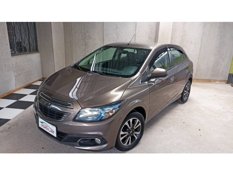 CHEVROLET - ONIX - 2013/2014 - Cinza - R$ 50.900,00