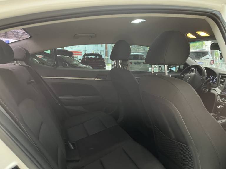 HYUNDAI - ELANTRA - 2016/2017 - Branca - R$ 76.900,00