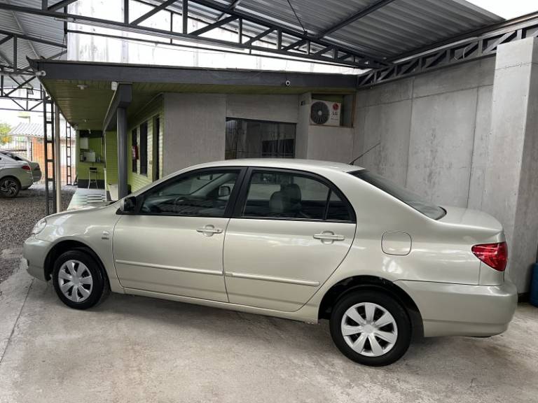 TOYOTA - COROLLA - 2006/2006 - Dourada - R$ 39.900,00