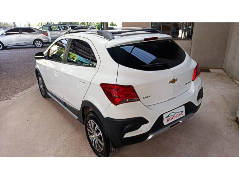 CHEVROLET - ONIX - 2018/2018 - Branca - R$ 68.900,00