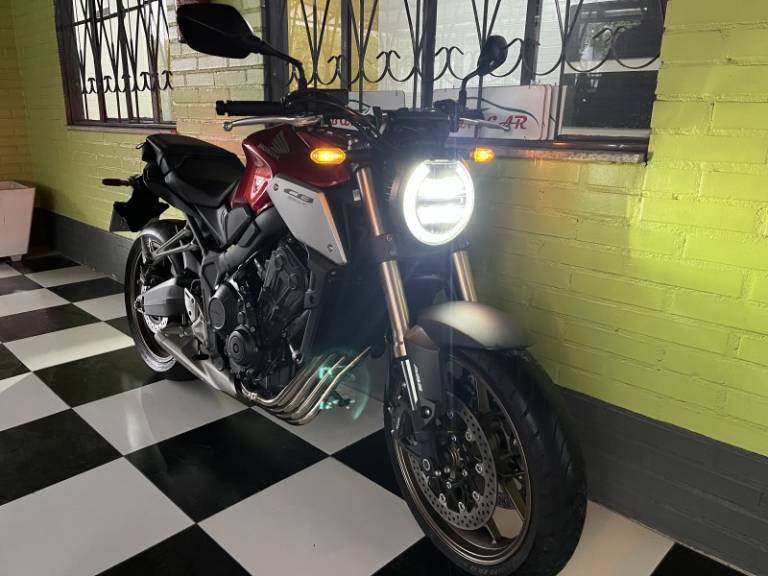 HONDA - CB 650R - 2020/2020 - Vermelha - R$ 49.900,00