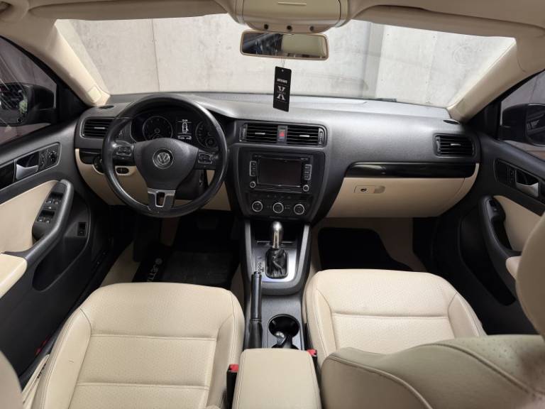 VOLKSWAGEN - JETTA - 2013/2013 - Preta - R$ 64.900,00