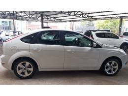 FORD - FOCUS - 2012/2013 - Branca - R$ 45.900,00
