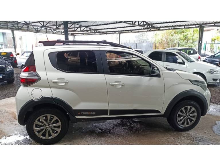 FIAT - MOBI - 2021/2022 - Branca - R$ 57.900,00