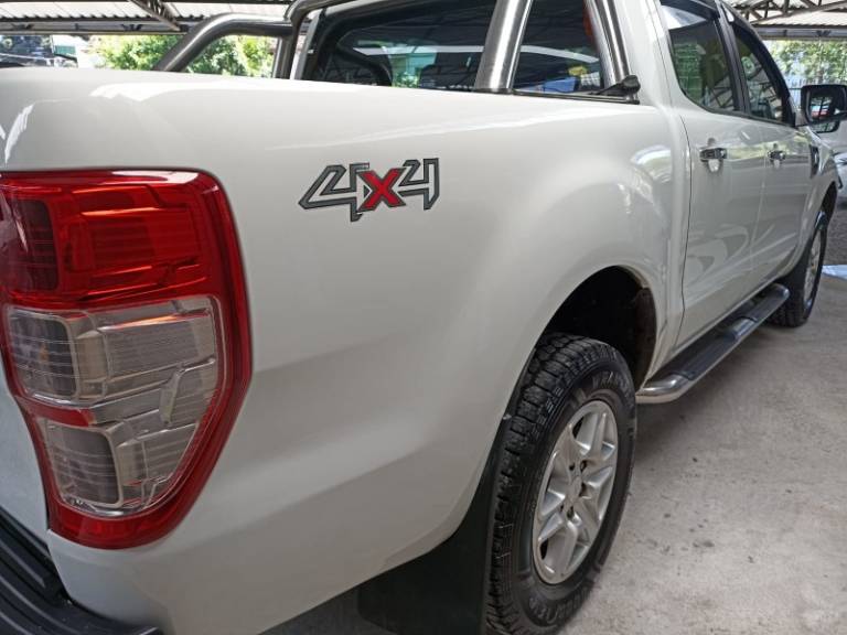 FORD - RANGER - 2014/2014 - Branca - R$ 108.900,00