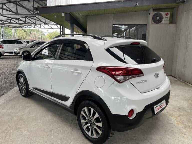 HYUNDAI - HB20X - 2016/2016 - Branca - R$ 65.900,00