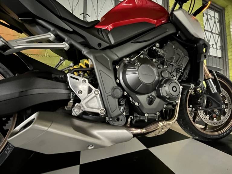 HONDA - CB 650R - 2020/2020 - Vermelha - R$ 49.900,00