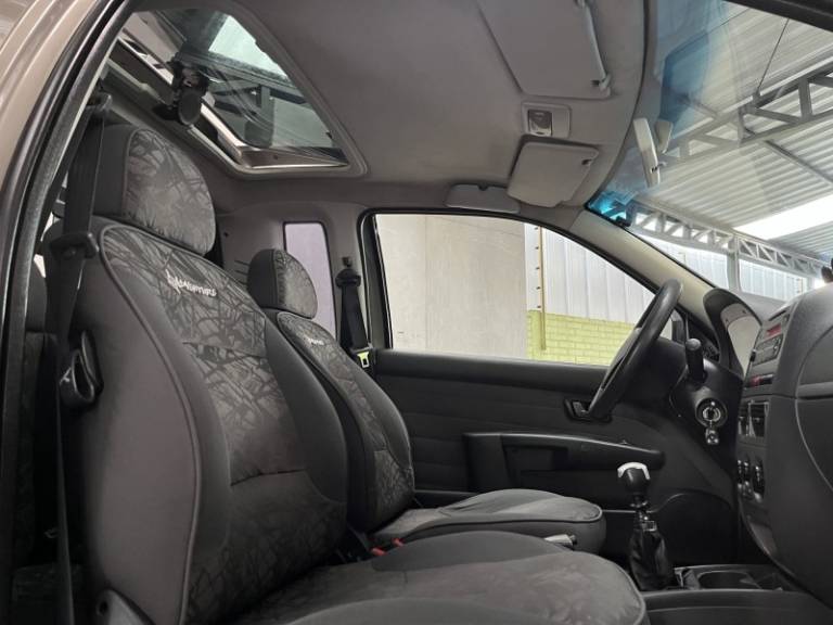 FIAT - STRADA - 2008/2009 - Cinza - R$ 45.900,00