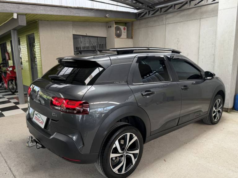 CITROËN - C4 CACTUS - 2021/2022 - Cinza - R$ 86.900,00