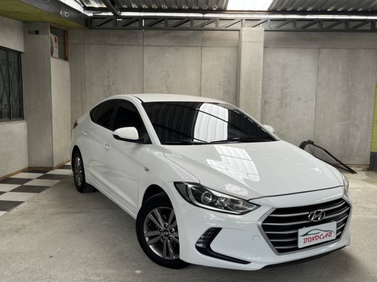 HYUNDAI - ELANTRA - 2016/2017 - Branca - R$ 76.900,00