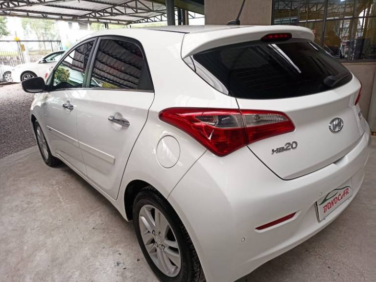 HYUNDAI - HB20 - 2014/2015 - Branca - R$ 54.900,00