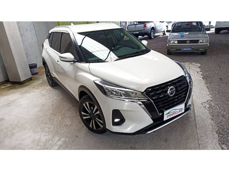 NISSAN - KICKS - 2022/2022 - Branca - R$ 99.900,00