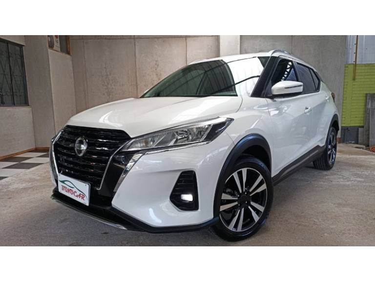 NISSAN - KICKS - 2022/2022 - Branca - R$ 99.900,00