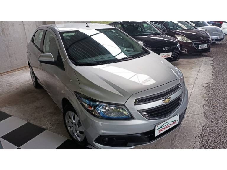 CHEVROLET - ONIX - 2013/2013 - Prata - R$ 40.900,00