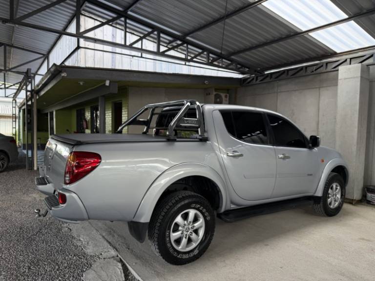 MITSUBISHI - L200 TRITON - 2013/2013 - Prata - R$ 85.900,00